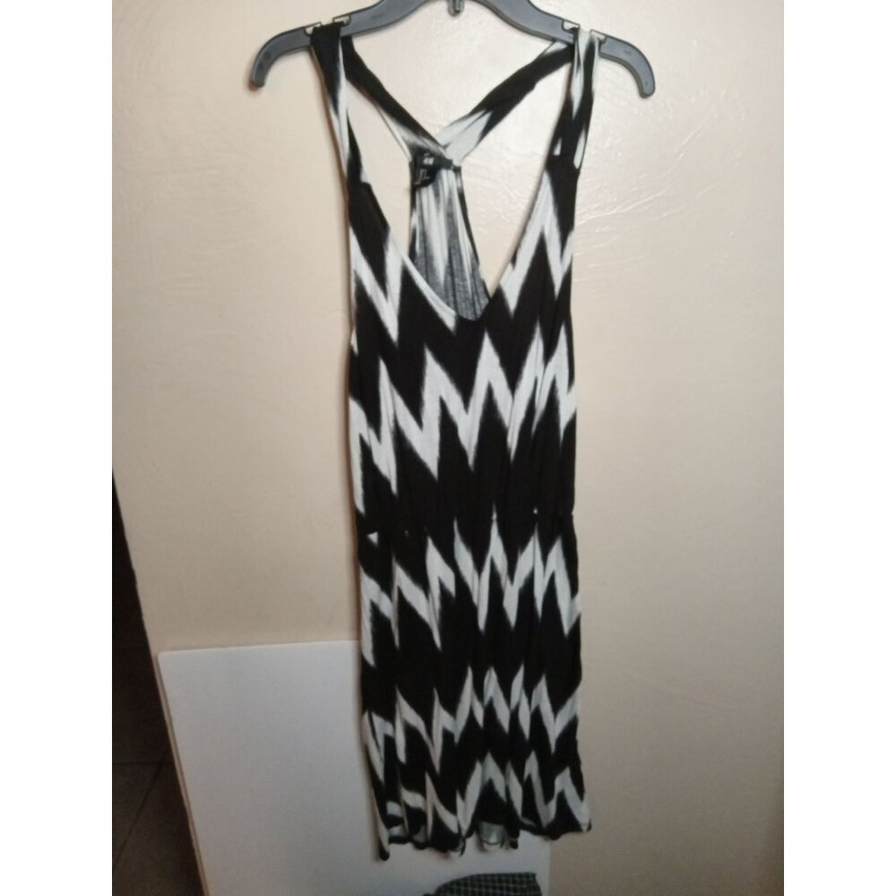 H&M Black And White Chevron Print V-Neck Racerback Tank Dress Size Small
